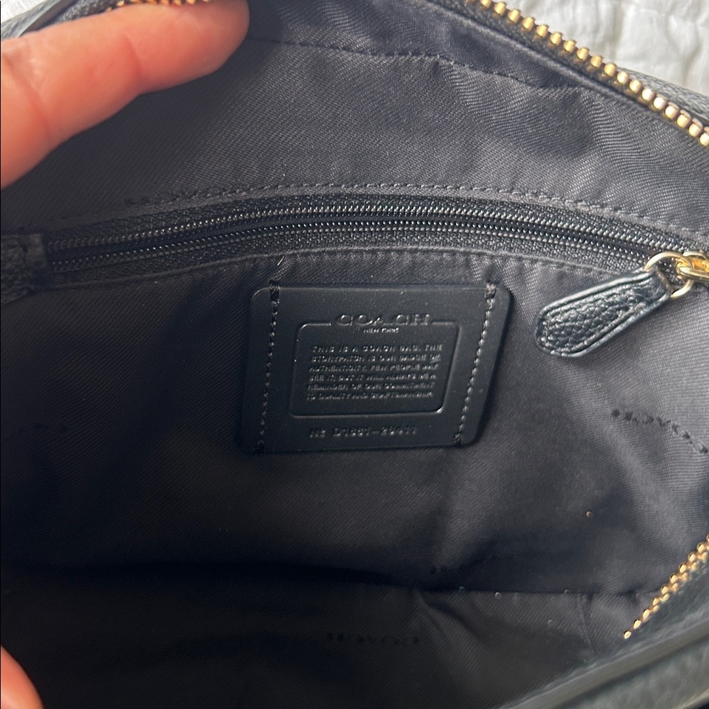 Coach Pebbled Black Leather Crossbody Camera Bag. - Picture 7 of 8